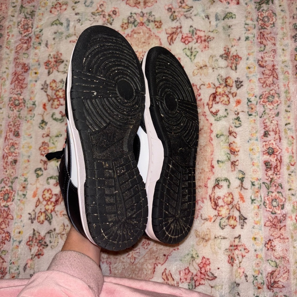 Nike Panda Dunks - Picture 4 of 5